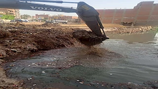 بعد وصول المياه للزراعات والمنازل.. محافظ الفيوم يوجه بسرعة تسليك مصرف غيط العلو - صور