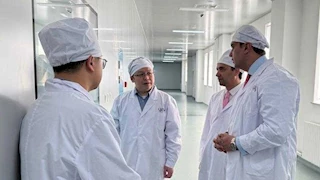 "السبكي" يزور أكبر مصنع في العالم لإنتاج الألبيومين البشري بالصين