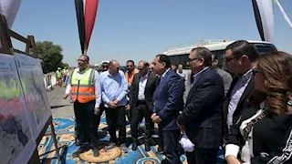 صور.. مدبولي يتفقد أعمال مشروع ازدواج طريق أسيوط - ديروط الزراعي 