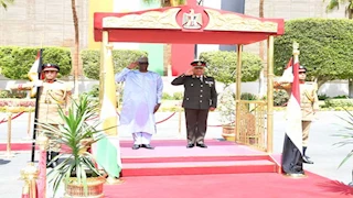 الفريق عبدالمجيد صقر يلتقى وزير دفاع النيجر لبحث زيادة التعاون المشترك