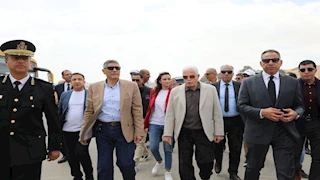 مستشار رئيس الجمهورية ومحافظ الجيزة يتابعان التشغيل التجريبي لتطوير المنطقة الأثرية بالأهرامات