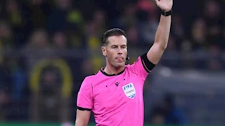 مفتش شرطة سابقًا.. معلومات عن حكم مباراة الأهلي وبيراميدز داني ماكيلي