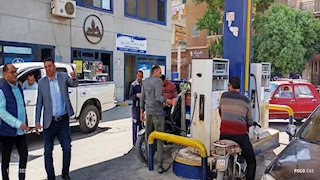 وضع ملصقات على خطوط المواصلات بالمنيا وحملات مكثفة لمنع التلاعب بالتعريفة الجديدة (صور)