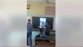 طلاب يرقصون على فيديو "رورو البلد" داخل الفصل.. و"التعليم" تحقق