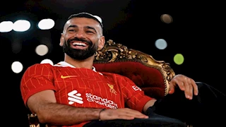 "أشعر بالدفئ".. محمد صلاح يحتفل بتجديد تعاقده مع ليفربول (فيديو)
