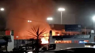 9 سيارات إطفاء للسيطرة على حريق بمحيط ميناء الجزائر