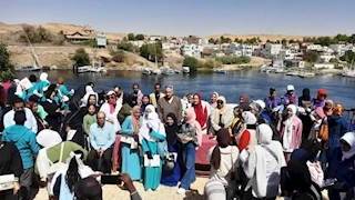 انطلاق فعاليات "يوم المشي للمرأة الأسوانية" لتنشيط السياحة وتشجيع الرياضة -صور