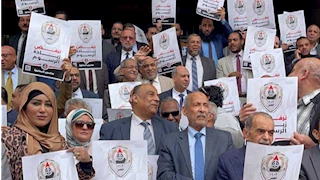 محامو الإسماعيلية في وقفة صامتة رفضًا لزيادة رسوم التقاضي