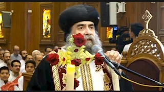 الأنبا يوأنس يترأس قداس أحد الشعانين بكاتدرائية أسيوط والشوارع تتزين بالباعة والسعف -صور