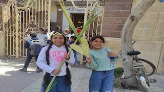 احتفالات هادئة بأحد الشعانين في كنائس البحيرة حدادًا على الأنبا باخوميوس -صور