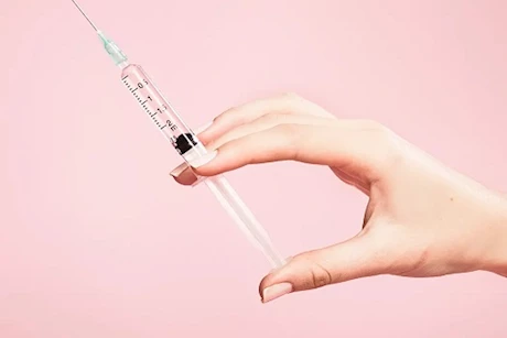 بعد وفاة حفيدة رئيس الوزراء الأسبق- إليك مخاطر حقن الفيلر