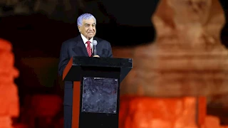 زاهي حواس يكشف حقيقة وجود أعمدة أو حجرات تحت الهرم