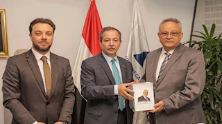 بحضور دبلوماسي.. مكتبة الإسكندرية تتسلم إهداء مؤلفات الرئيس الفلسطيني محمود عباس (صور) 