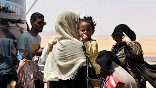 "مقامرة اضطرارية".. كيف كانت رحلة العائدين إلى السودان؟