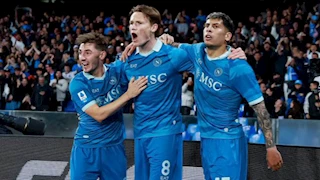 نابولي يفوز على إمبولي بثلاثية في الدوري الإيطالي