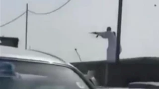 اشتباكات مسلحة في جلسة صلح بالعراق بسبب "فرخة"- فيديو