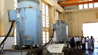 بالصور- محافظ أسوان يتفقد محطة الري بمشروع وادى النقرة