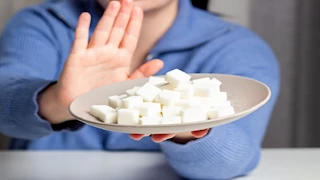 ماذا يحدث لجسمك عند التوقف عن تناول السكر لمدة شهر؟