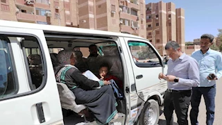 نائب محافظ أسوان ورؤساء المدن يتابعون الالتزام بالتعريفة الجديدة للمواصلات