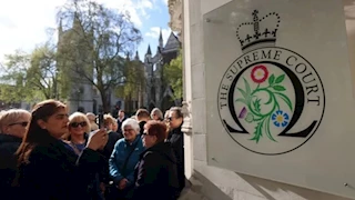 بعد معركة قضائية.. بريطانيا: المرأة هي من وُلدت أنثى والعابرون خارج التعريف