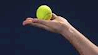 لماذا عليك وضع كرة تنس في حقيبتك على متن الطائرة؟