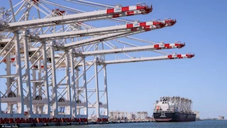 صور.. ميناء دمياط يستقبل 10 أوناش ساحة جديدة بمحطة حاويات "تحيا مصر 1"