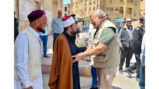 صلى الجمعة في مسجد جده.. الملك أحمد فؤاد الثاني يزور سيوة -صور  