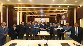 قاطرتان للتعامل مع السفن الضخمة.. موانئ البحر الأحمر توقع عقدًا استراتيجيًا لتعزيز قدراتها البحرية