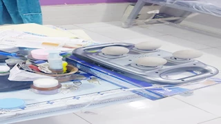 طبيب مزيف ونفايات خطرة.. حملة تكشف كوارث داخل مركز طبي بالفيوم