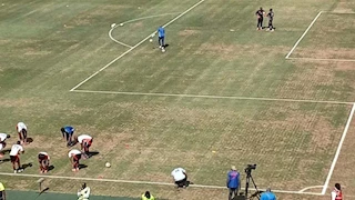 "تغيير أحذية وانتقاد".. واقعة غريبة على ملعب مباراة الأهلي وصن داونز قبل شهرين