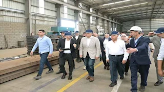 رئيس الوزراء يتفقد مجموعة مصانع التوكل للصناعات الحديدية والجلفنة "توكل ستيل"
