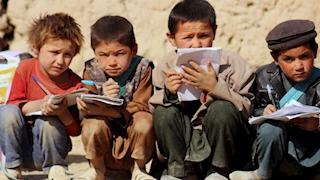 ترحيل نحو 50 ألف طفل أفغاني من باكستان خلال 15 يومًا