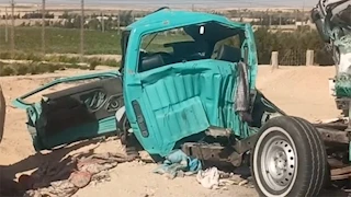 مشاهد مؤلمة بموقع حادث المنيا.. والمحافظ: السواق قالي سامحني عشان ابنه مات في الحادث - فيديو وصور