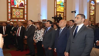 محافظ القليوبية يحضر قداس عيد القيامة المجيد بالكنيسة الإنجيلية -صور