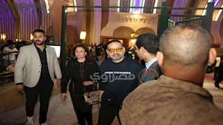 عزاء سليمان عيد.. وصول رامي إمام وشريف منير وعدد كبير من نجوم الفن