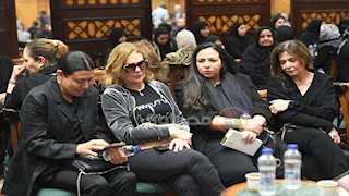 بحضور يسرا ومي عمر وهنا الزاهد.. نجمات الفن يقدمن واجب العزاء في سليمان عيد