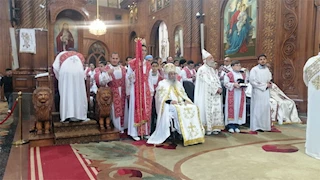 الآلاف يتوافدون على قداس عيد القيامة بكنيسة مار جرجس في الفيوم -صور 