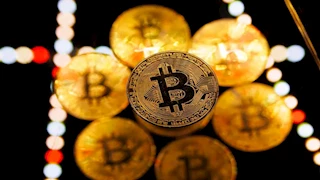 بيتكوين تنخفض بأكثر من 7% إلى 62 ألف دولار خلال تعاملات اليوم