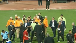 15 صورة ترصد اعتراض ثنائي الأهلي على حكم مباراة الهلال السوداني