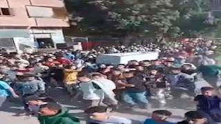 تشييع جثمان شاب فقد حياته طعنًا على يد صديقه في حلوان