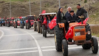 بالجرارات الزراعية.. مظاهرات في تركيا احتجاجًا على اعتقال إمام أوغلو