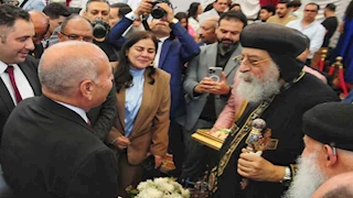 صور.. محافظ القاهرة ونوابه يهنئون البابا تواضروس بعيد القيامة