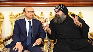 رئيس جامعة أسيوط يهنئ المسيحيين بعيد القيامة المجيد -صور 