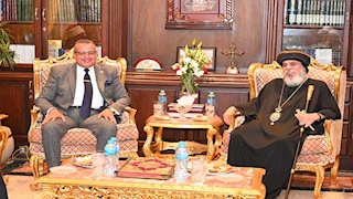 محافظ جنوب سيناء يزور كاتدرائية السمائيين بشرم الشيخ لتهنئة الأنبا أبوللو -صور