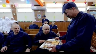 الداخلية تحتفل بعيد القيامة.. قداس وكحك لنزلاء مراكز الإصلاح | صور