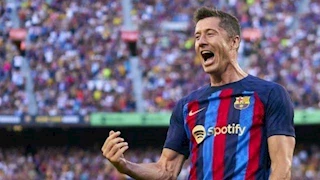 في بيان رسمي.. برشلونة يعلن إصابة مهاجمه ليفاندوفسكى 