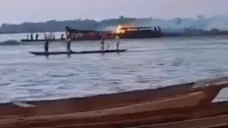 مقتل 33 شخصًا في حريق بقارب بجمهورية الكونغو الديمقراطية