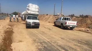 فتح الطريق الدائري الرئيسي بمركز نصر النوبة بعد إصلاح الهبوط الأرضي (صور)