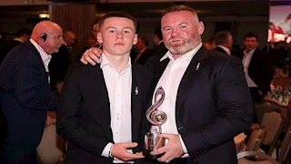 "ضغوط نفسية ومشاكل في الإرث".. تألق نجل واين روني مع يونايتد.. ما القصة؟