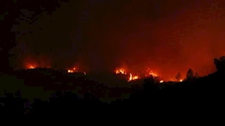  اندلاع حرائق ضخمة في مدينة مصياف بريف حماة بسوريا- صور